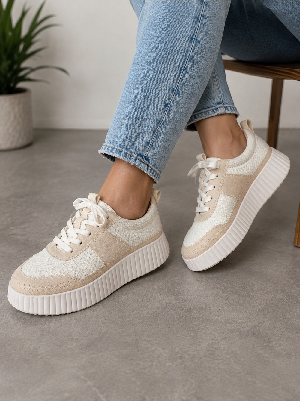 Zodiac Women’s Platform Sneakers Size 5.5 Ivory Beige Lace Up Casual Shoes